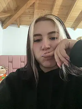 Snapshot of JimenaWhite chatting on 06-02-26, 03:17 JimenaWhite online show from 06-02-26, 03:17