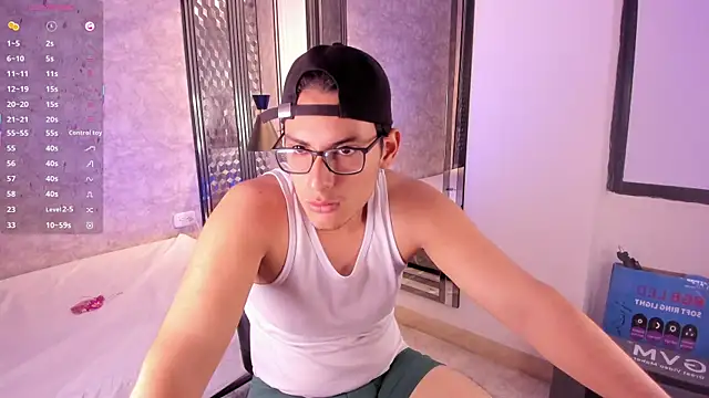 Snapshot of TheoHart_ chatting on 11-06-25, 02:21 TheoHart online show from 11-06-25, 02:21