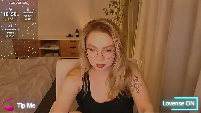 Snapshot of PolinaXXXXJones chatting on 02-20-26, 08:33 PolinaXXXXJones online show from 02-20-26, 08:33