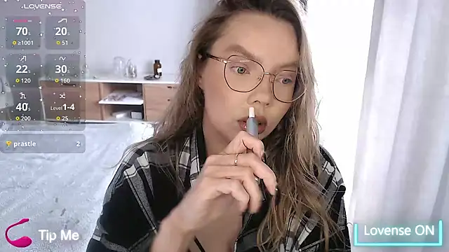 Snapshot of PolinaXXXXJones chatting on 03-29-26, 09:22 PolinaXXXXJones online show from 03-29-26, 09:22