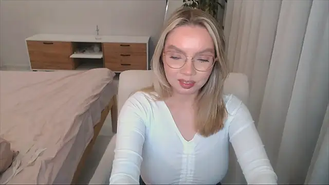 Snapshot of PolinaXXXXJones chatting on 11-05-25, 04:43 PolinaXXXXJones online show from 11-05-25, 04:43