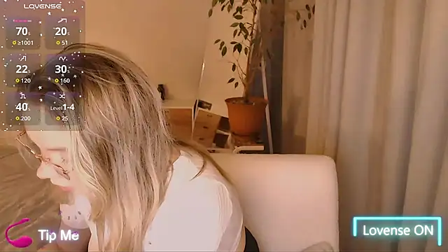 Snapshot of PolinaXXXXJones chatting on 02-18-26, 07:43 PolinaXXXXJones online show from 02-18-26, 07:43