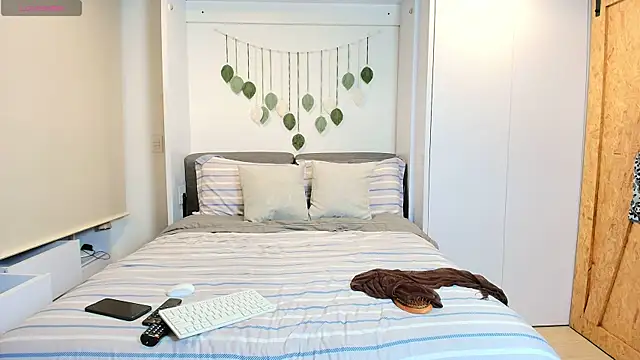 irisrossee  online show from 11-28-25, 06:24