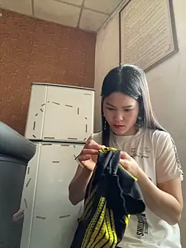 Snapshot of Beolulu chatting on 02-06-26, 02:40 Beolulu online show from 02-06-26, 02:40