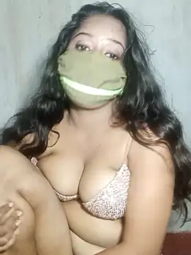 Snapshot of V_HOT_CUTE chatting on 11-05-25, 04:10 V HOT CUTE online show from 11-05-25, 04:10