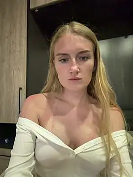 Snapshot of olliebells chatting on 05-20-26, 05:21 olliebells online show from 05-20-26, 05:21