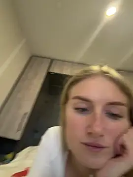 Snapshot of olliebells chatting on 07-01-26, 04:29 olliebells online show from 07-01-26, 04:29