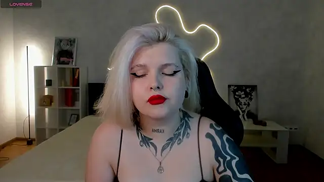 Snapshot of shadow_purr chatting on 11-09-25, 07:34 shadow purr online show from 11-09-25, 07:34