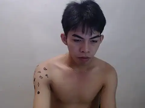 Snapshot of Urhotsilverboy chatting on 04-24-26, 06:10 Urhotsilverboy online show from 04-24-26, 06:10