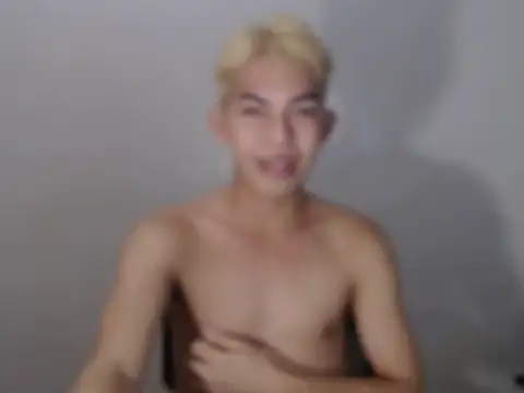 Snapshot of Urhotsilverboy chatting on 05-18-26, 03:28 Urhotsilverboy online show from 05-18-26, 03:28