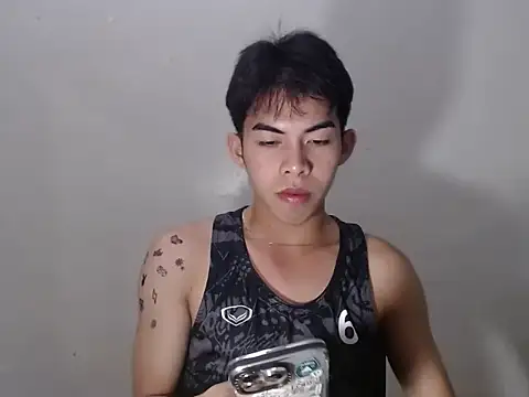 Urhotsilverboy online show from 04-22-26, 07:42