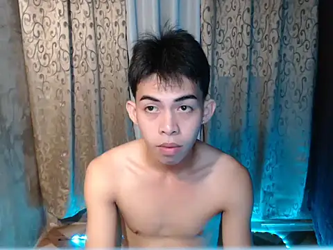 Urhotsilverboy online show from 11-27-25, 04:02