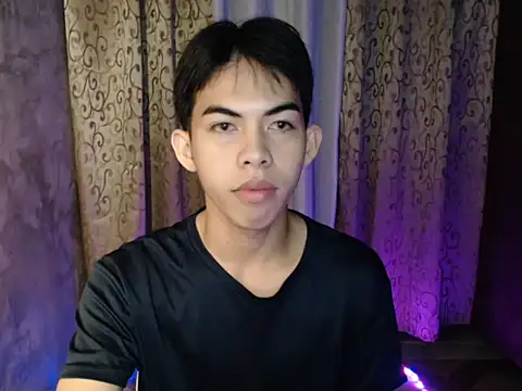 Urhotsilverboy online show from 12-18-25, 03:55