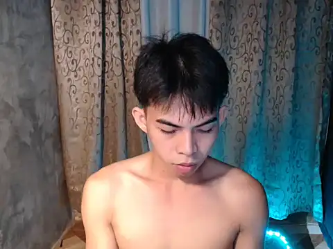 Urhotsilverboy online show from 01-18-26, 04:32