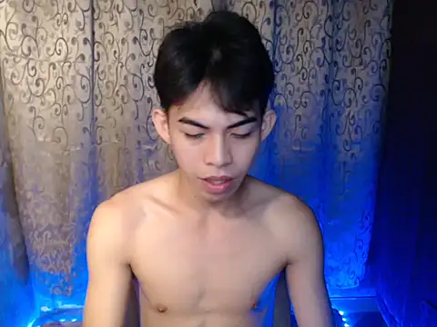 Urhotsilverboy online show from 11-09-25, 03:54