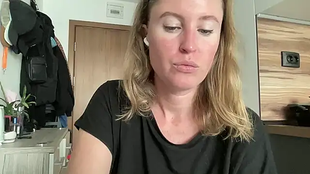 Ameli8 online show from 11-26-25, 12:16