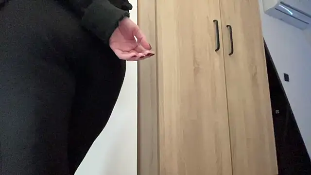 Snapshot of Ameli8 chatting on 02-01-26, 04:05 Ameli8 online show from 02-01-26, 04:05