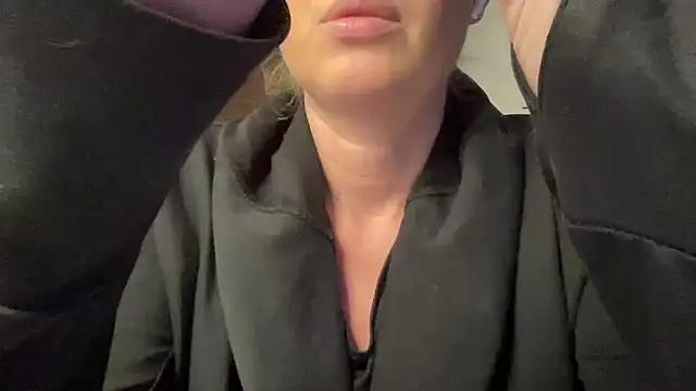 Ameli8 online show from 12-14-25, 03:06