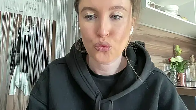 Snapshot of Ameli8 chatting on 03-01-26, 11:21 Ameli8 online show from 03-01-26, 11:21