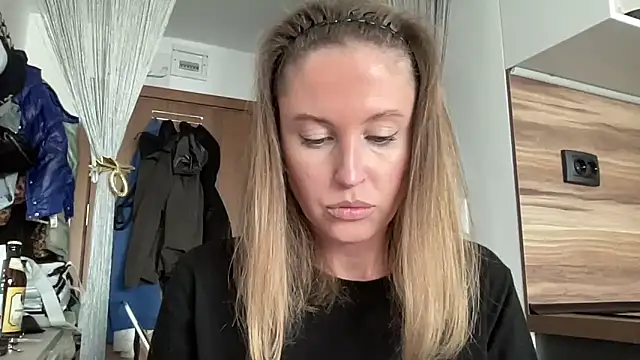 Ameli8 online show from 04-18-26, 02:52