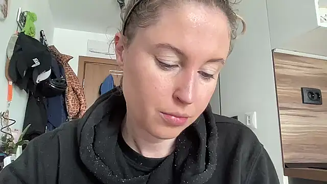 Snapshot of Ameli8 chatting on 02-20-26, 09:33 Ameli8 online show from 02-20-26, 09:33