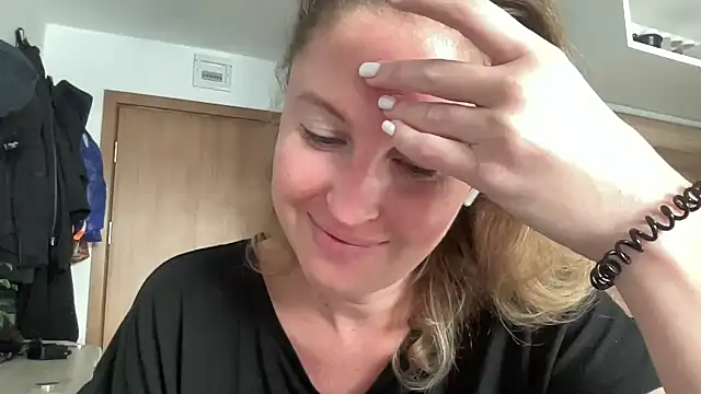 Ameli8 online show from 11-30-25, 11:33