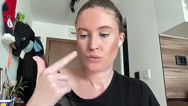 Ameli8 online show from 12-15-25, 08:20