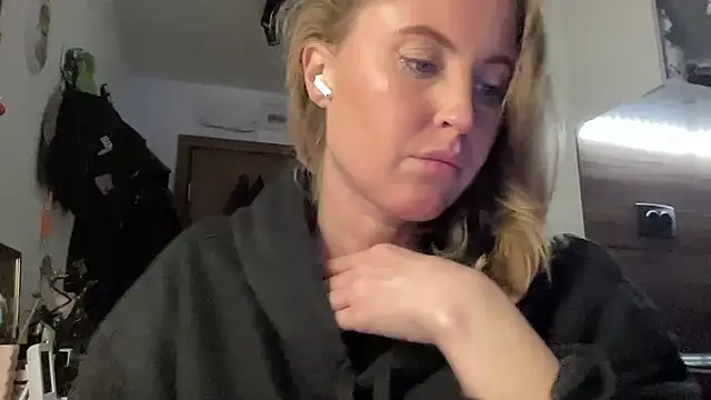 Snapshot of Ameli8 chatting on 01-17-26, 06:55 Ameli8 online show from 01-17-26, 06:55