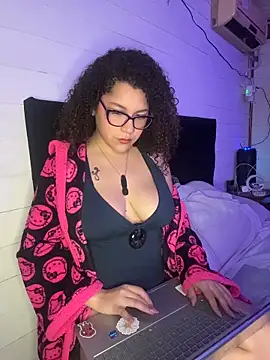 Snapshot of Lolavenezia chatting on 05-20-26, 10:12 Lolavenezia online show from 05-20-26, 10:12