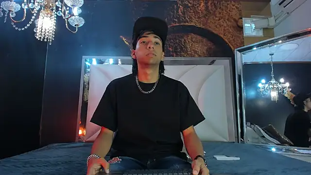 Austin Santos  online show from 11-12-25, 07:07