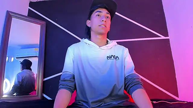 Austin Santos  online show from 11-10-25, 01:16