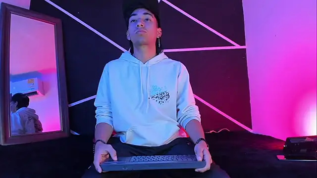 Austin Santos  online show from 11-08-25, 12:31