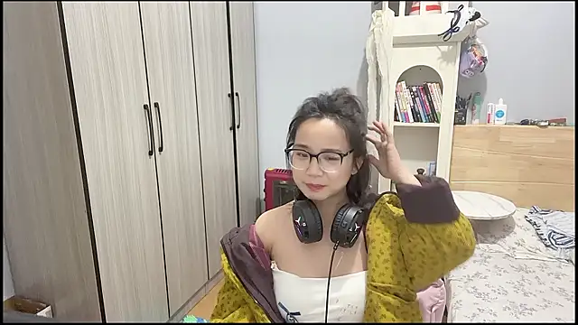 Hmm 0303 online show from 12-22-25, 05:13