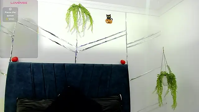 Paris Evans  online show from 01-10-26, 12:44