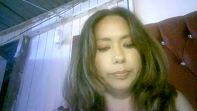 Snapshot of Zulreyna chatting on 02-14-26, 05:07 Zulreyna online show from 02-14-26, 05:07