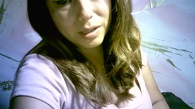 Snapshot of Zulreyna chatting on 05-09-26, 03:21 Zulreyna online show from 05-09-26, 03:21