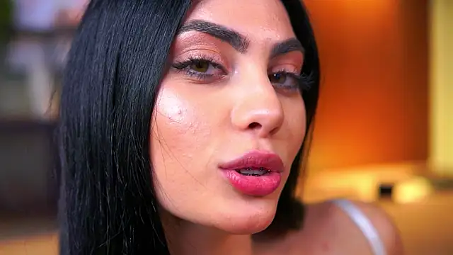 RavennaDArcy online show from 12-20-25, 07:17