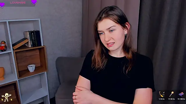 Snapshot of JosieNadile chatting on 11-11-25, 12:44 JosieNadile online show from 11-11-25, 12:44