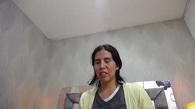 Snapshot of GiselaZivic chatting on 05-06-26, 07:07 GiselaZivic online show from 05-06-26, 07:07