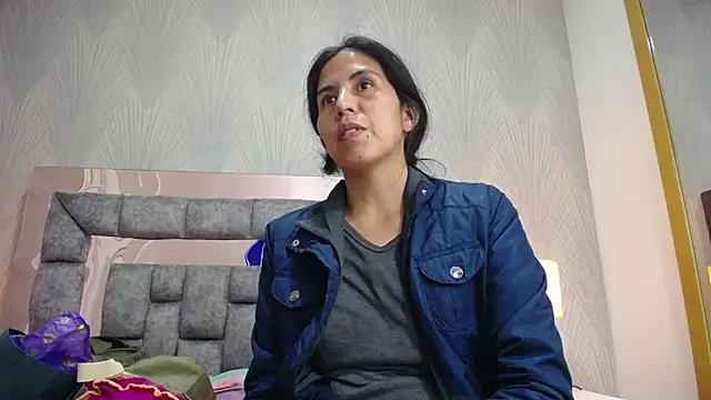 Snapshot of GiselaZivic chatting on 06-17-26, 07:02 GiselaZivic online show from 06-17-26, 07:02