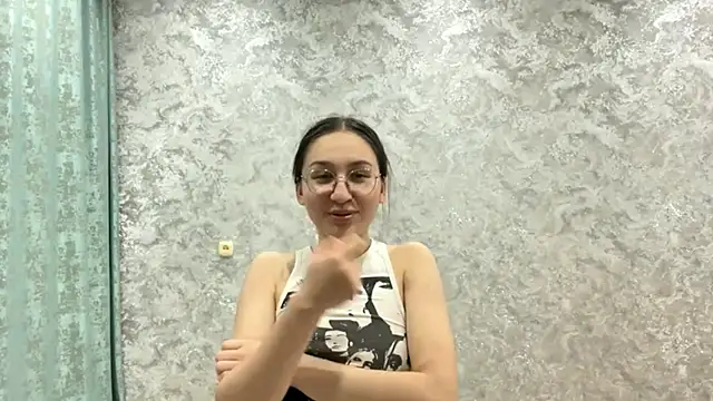 SofiYong online show from 11-18-25, 04:32