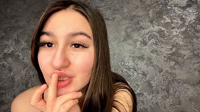 SofiYong online show from 12-17-25, 03:50