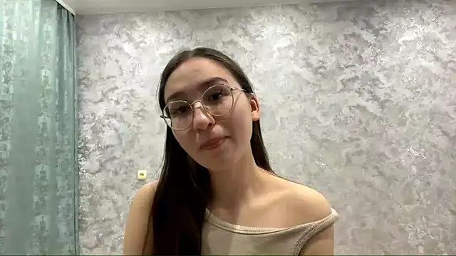 SofiYong online show from 11-15-25, 06:01