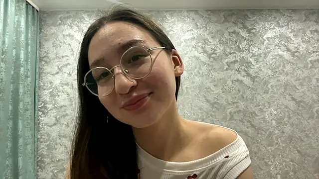 SofiYong online show from 11-17-25, 01:15