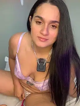 Snapshot of MiaLuxxx chatting on 11-16-25, 03:22 MiaLuxxx online show from 11-16-25, 03:22