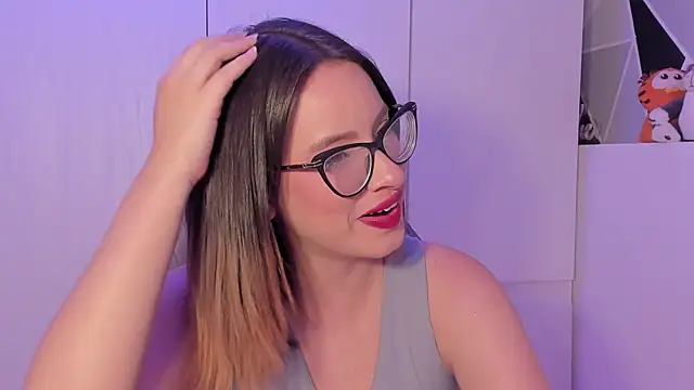 maddie walton online show from 11-17-25, 04:27