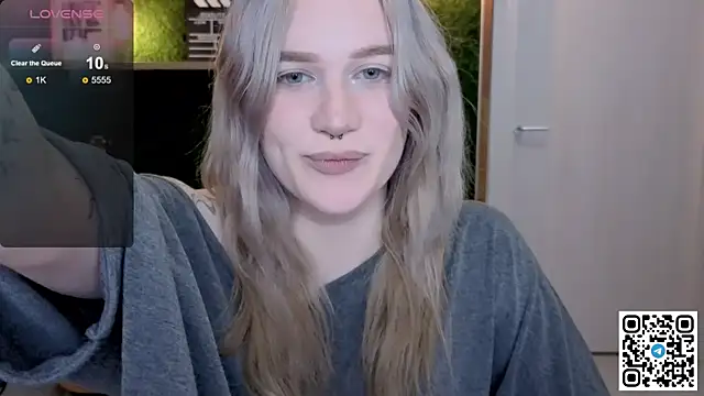 Snapshot of eshleeygreen chatting on 06-08-26, 10:32 eshleeygreen online show from 06-08-26, 10:32