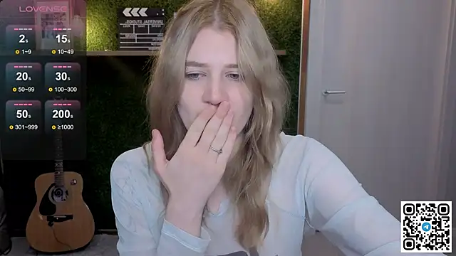 Snapshot of eshleeygreen chatting on 05-22-26, 10:30 eshleeygreen online show from 05-22-26, 10:30