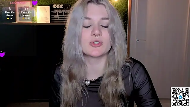 Snapshot of eshleeygreen chatting on 07-05-26, 10:49 eshleeygreen online show from 07-05-26, 10:49