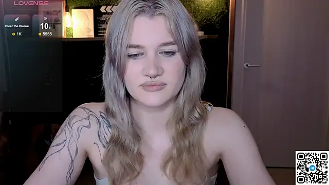 Snapshot of eshleeygreen chatting on 06-25-26, 11:54 eshleeygreen online show from 06-25-26, 11:54